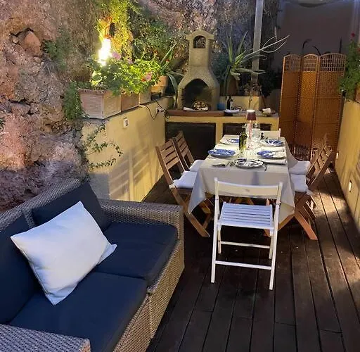 Loft Due Livelli Di Design Pubblicato Su Riviste Architettura Con Due Posti Auto